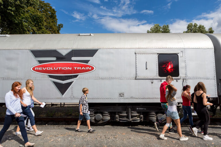 Drogenprävention auf Schienen: “Revolution Train” zu Gast auf Sylt