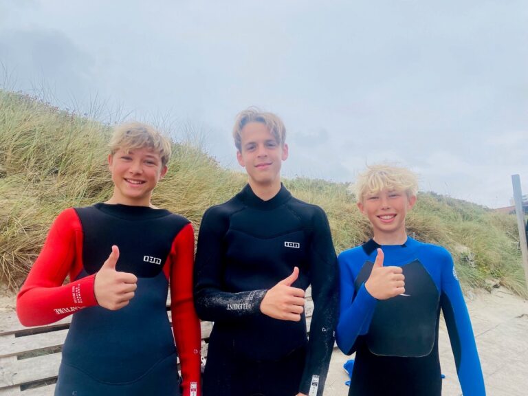 Welle der Begeisterung: Surfkurse für Sylter Kids und Jugendliche erfreuen sich großer Beliebtheit