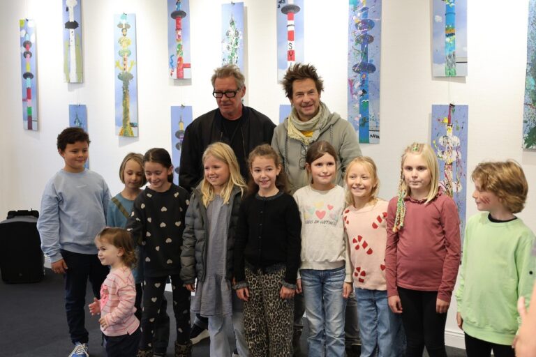 „Sylter Fernsehturm reloaded“ – Ausstellungseröffnung in der “Alten Post” im bunten Farbenrausch